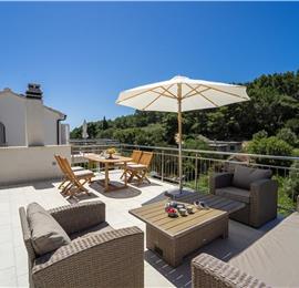 6 Bedroom Beachfront Villa with Heated Pool near Vela Luka on Korcula Island, Sleep 12